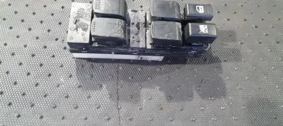 Suzuki SX4 Electric window control switch