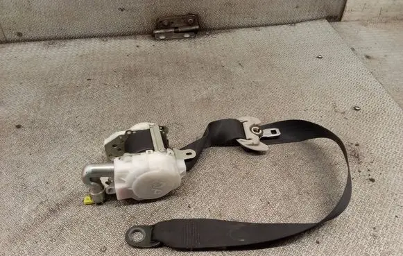 Lexus IS 220D-250-350 Front seatbelt