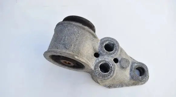 Audi A6 S6 C5 4B Rear axle beam mounts housing 4B0501521E 8E0501521H 8E0501522H