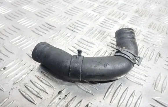 Volkswagen PASSAT B7 Engine coolant pipe/hose