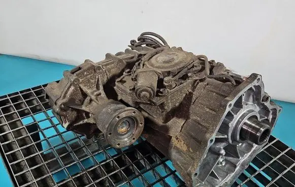 Gearbox transfer box case