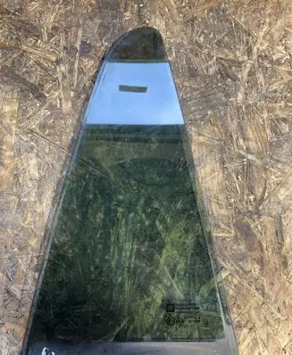Rear vent window glass