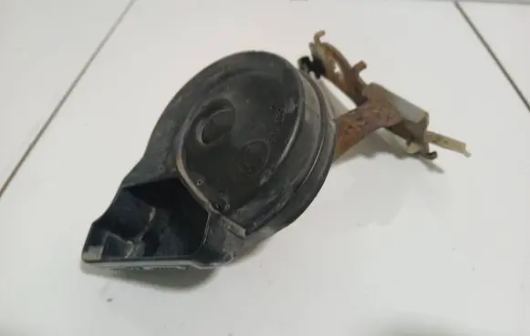Volkswagen PASSAT B7 Horn signal A046522