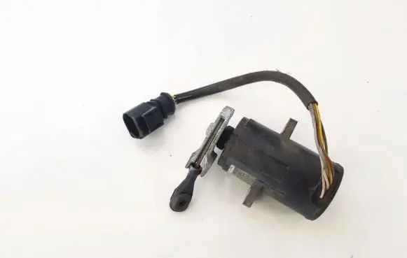 Accelerator throttle pedal