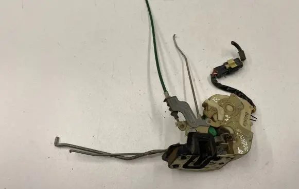 KIA Sorento Front door lock