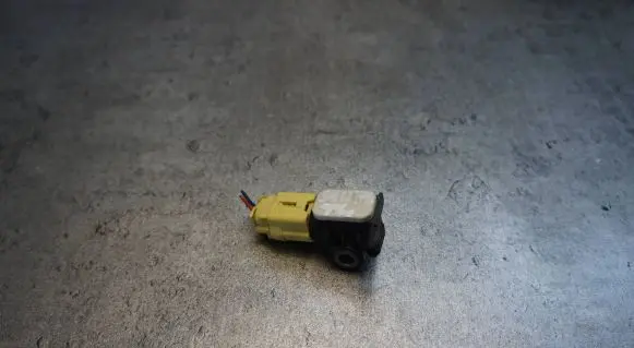 Hyundai Santa Fe Airbag deployment crash/impact sensor 95930-2B100