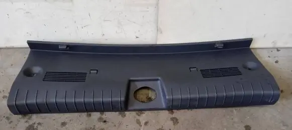 Trunk/boot sill cover protection