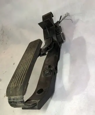 Mercedes-Benz E W211 Accelerator throttle pedal A2113000404