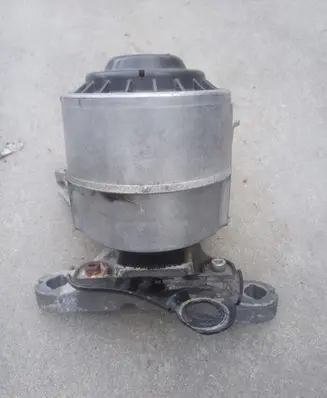 Ford S-MAX Engine mount bracket