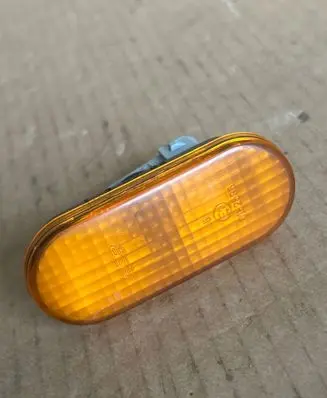 Ford Galaxy Front fender indicator light 858049