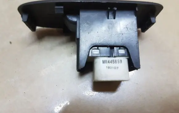 Mitsubishi Pajero Electric window control switch MR445659