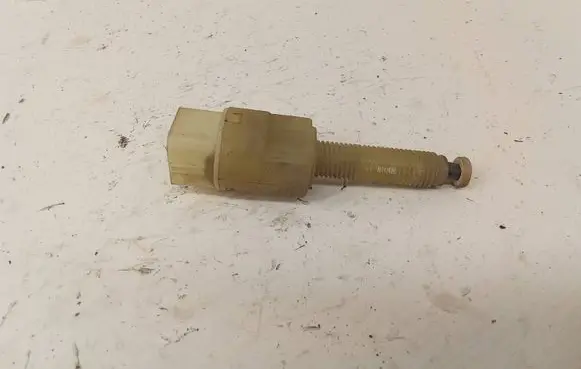 Volkswagen PASSAT B5 Brake pedal sensor switch 4A0945515A