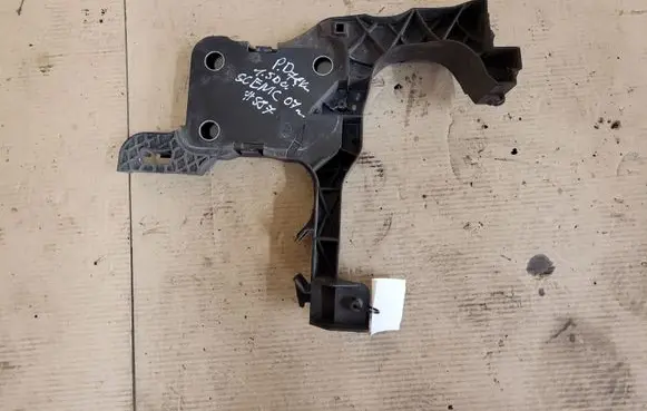 Renault Scenic II - Grand scenic II Front bumper mounting bracket 8200137496