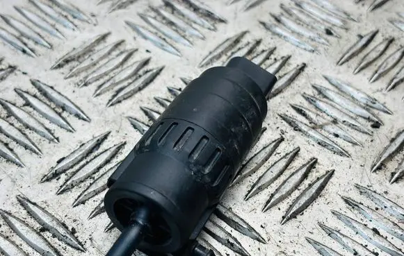 Volkswagen PASSAT B8 Windscreen/windshield washer pump 1K5955651