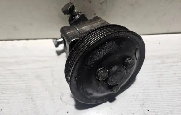 Opel Omega B1 Power steering pump 2245846 0018052 7681955261