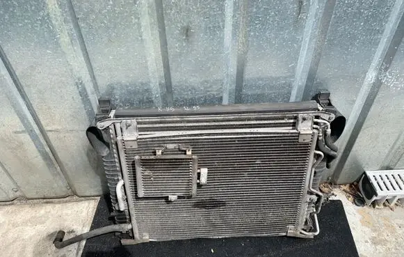 Mercedes-Benz SL R230 Coolant radiator A2205002003 A2305001304
