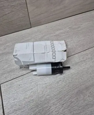 Mercedes-Benz S W223 Windscreen/windshield washer pump A0998660400