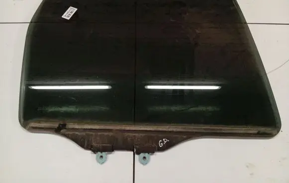 Rear door window glass