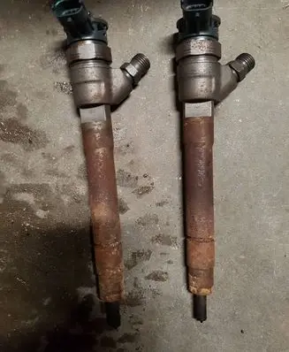 Renault Trafic III (X82) Fuel injector 0445110414