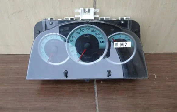 Toyota Corolla Verso AR10 Speedometer (instrument cluster) M0F02083800