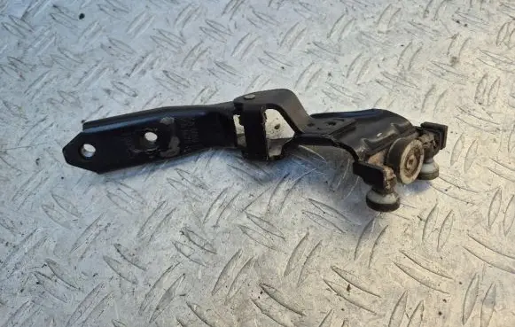 Volkswagen Caddy Sliding door middle roller runner 2K0843335A
