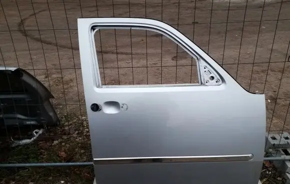 Dodge Nitro Front door