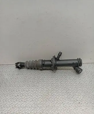 Renault Clio III Clutch master cylinder 8200436137