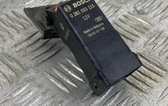 Jeep Grand Cherokee Glow plug pre-heat relay 68158081AC