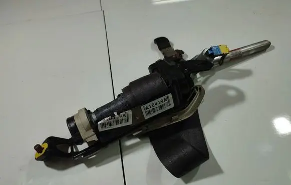 Volvo S60 Front seatbelt