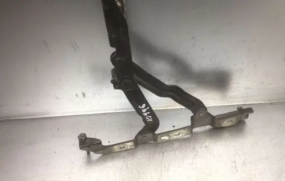 Chrysler 300 - 300C Tailgate/trunk/boot hinge 176YPA5M 197AD