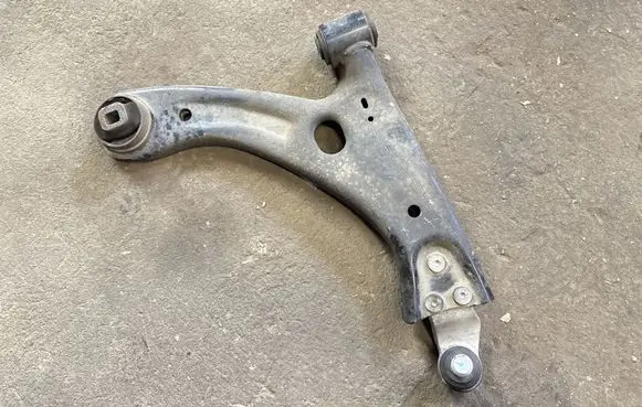 Volvo XC40 Front lower control arm/wishbone 