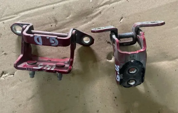 Nissan Juke I F15 Rear door hinge set 