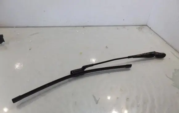Skoda Fabia Mk2 (5J) Front wiper blade arm