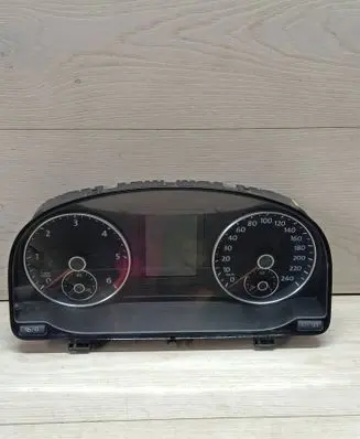 Volkswagen Touran II Speedometer (instrument cluster) VDD02417 1T0920885N 1419014207