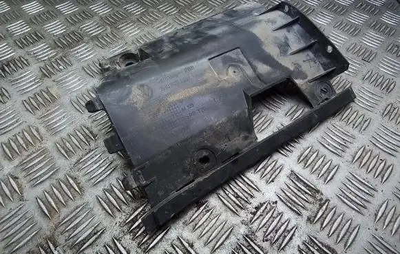 Volkswagen Multivan T5 Rear bumper corner part panel trim 7H0807129A