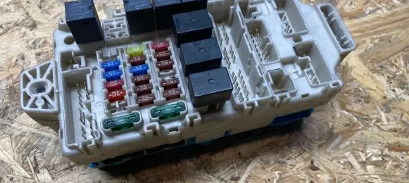 Mitsubishi Lancer Fuse module 8637A331 609130818