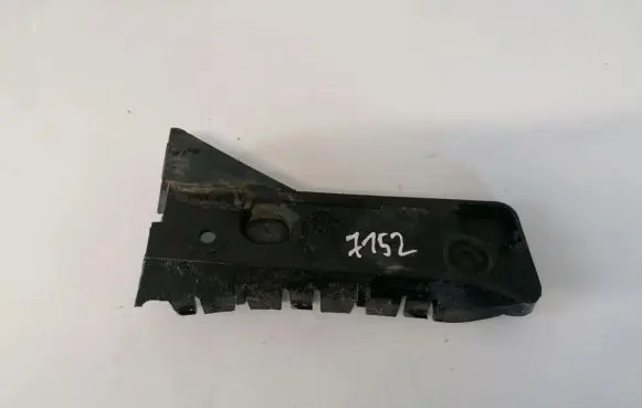 Audi A4 S4 B6 8E 8H Front bumper mounting bracket 8r0807284