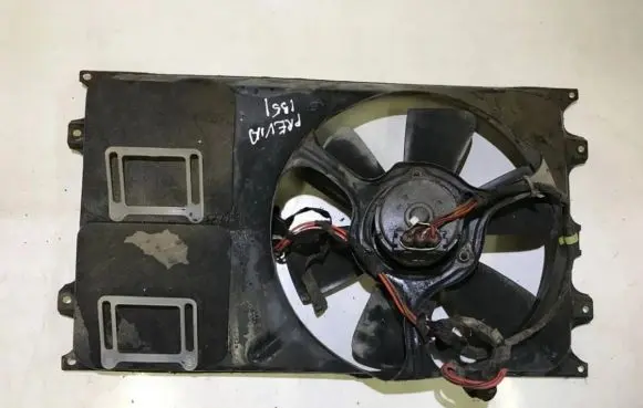 Radiator cooling fan shroud