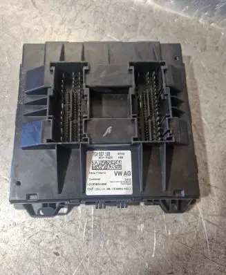 Volkswagen Jetta VI Central body control module 7E0937189 A2C95891600 1500020311