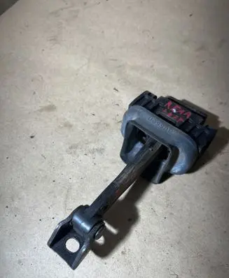 BMW 1 E81 E87 Rear door check strap stopper 7070357