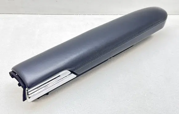 Mercedes-Benz S W221 Front door storage pocket/box A2217270266