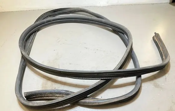Iveco Daily 6th gen Front door rubber seal