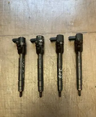 Hyundai ix35 Fuel injectors set 338002F300