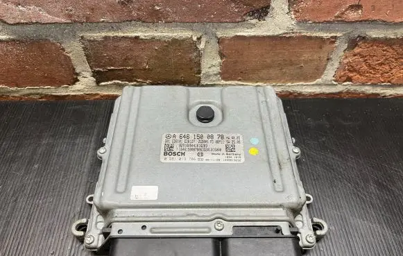 Mercedes-Benz Vito Viano W639 Engine control unit/module A6461500878 0281013786
