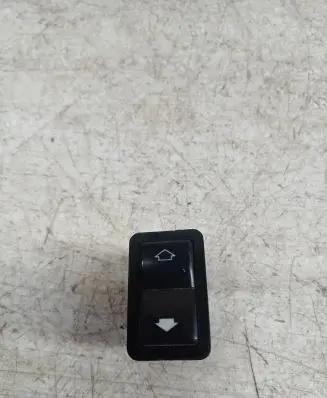 BMW 5 E39 Electric window control switch 8368932