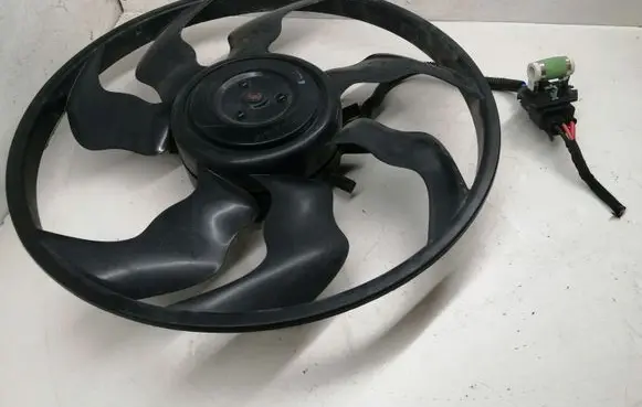 Hyundai Tucson TL Radiator cooling fan shroud