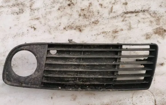 Audi A6 S6 C5 4B Front bumper lower grill 4B0807681S