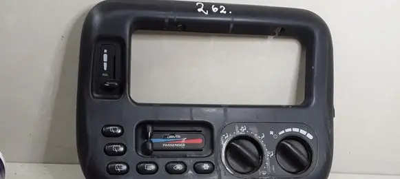 Chrysler Voyager Climate control unit P04677617ACB 3217B7AC