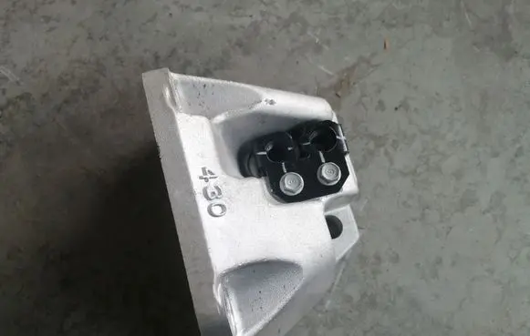 Hyundai Santa Fe Engine mounting bracket 452114G430