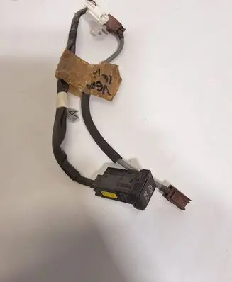 Toyota Auris E180 USB socket connector 861902060